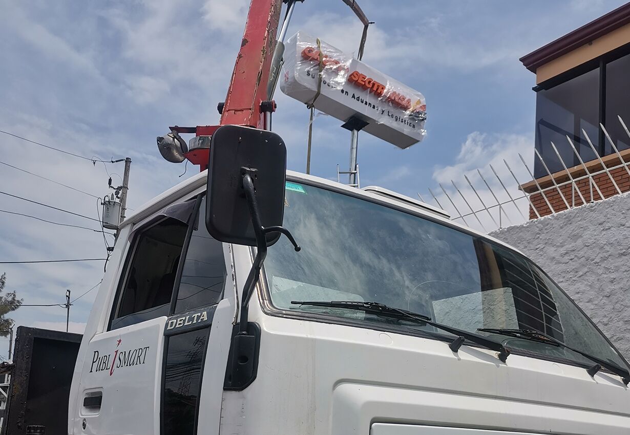 Instalación con grúa Publismart